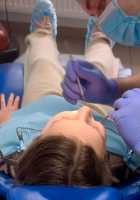 Высококачественное лечение больных зубов у детей - детские стоматологи фото к объявлению